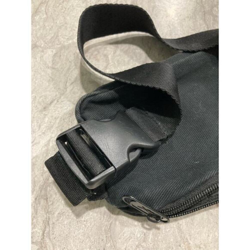 Reebok Classics Unisex Black Crossbody Sling Bag Adjustable Strap Zip Closure - Picture 7 of 11